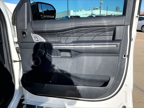 Used 2024 Ford Expedition Platinum image 23