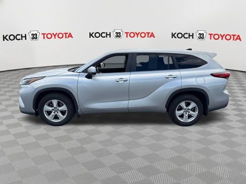Used 2023 Toyota Highlander L FWD image 2