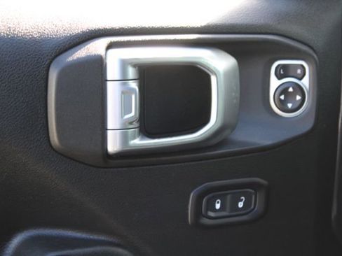 Used 2020 Jeep Wrangler Sport image 21