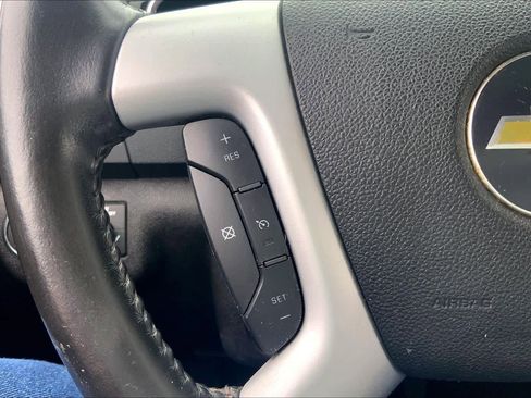 Used 2011 Chevrolet Traverse LT w/ White Premiere Package FWD image 23