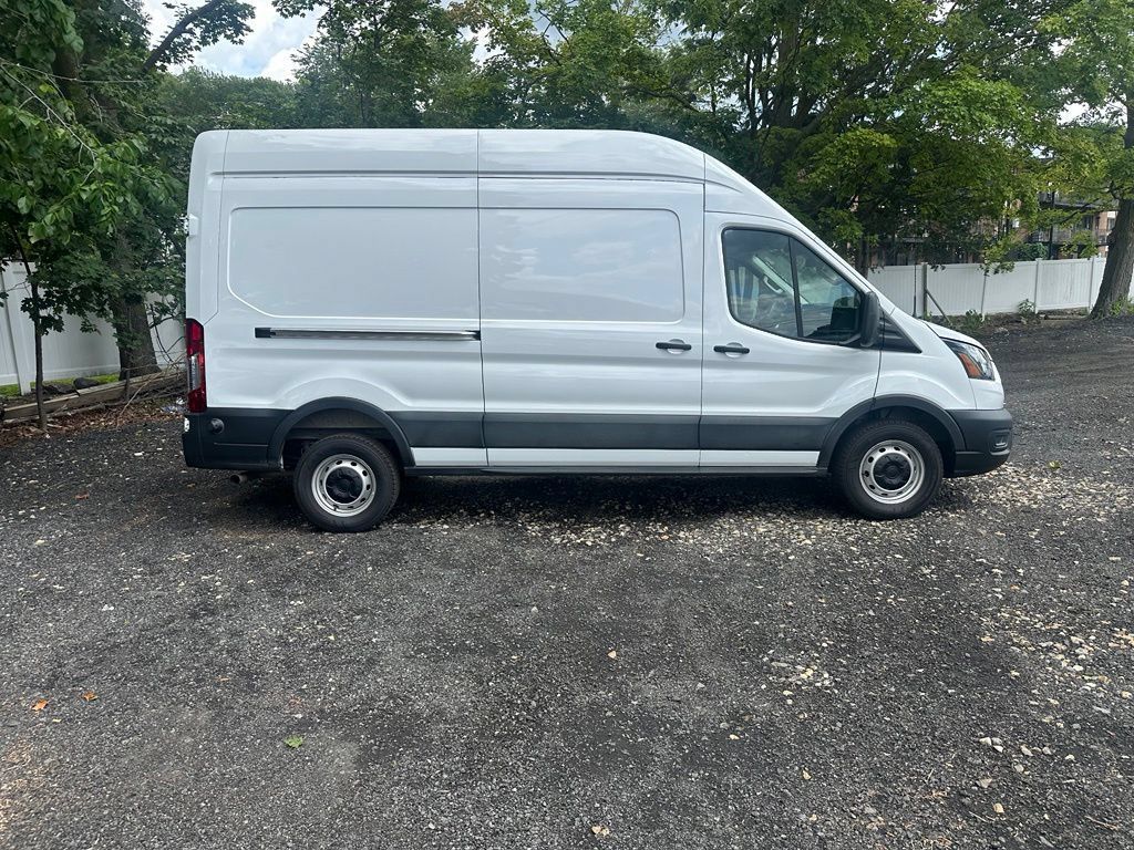 Used 2025 Ford Transit 250 148 High Roof RWD image 4