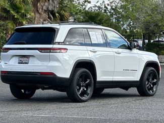 Used 2023 Jeep Grand Cherokee Altitude AWD/4WD video 3