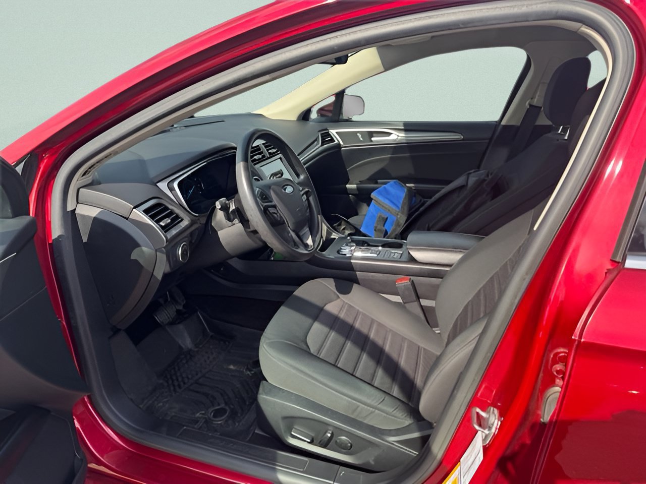 Used 2020 Ford Fusion SE FWD image 14