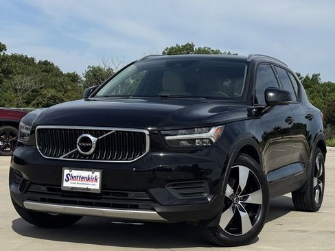 Used 2020 Volvo XC40 T5 Momentum w/ Protection Package Premier AWD/4WD image 2