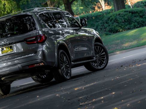 Used 2021 INFINITI QX80 Premium Select w/ All-Season Package RWD image 27