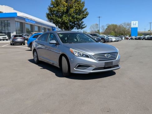 Used 2016 Hyundai Sonata SE image 3