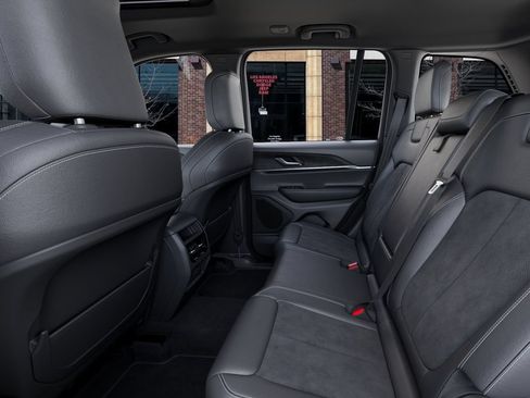New 2026 Jeep Grand Cherokee Altitude AWD/4WD image 23