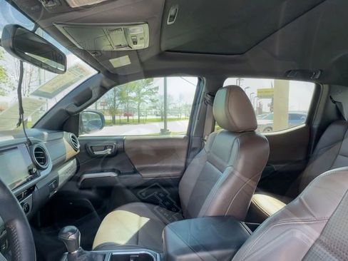 Used 2016 Toyota Tacoma Limited w/ Towing Package image 33