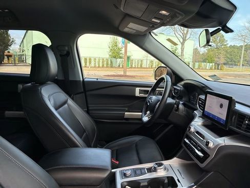 Used 2022 Ford Explorer XLT w/ Equipment Group 202A image 23