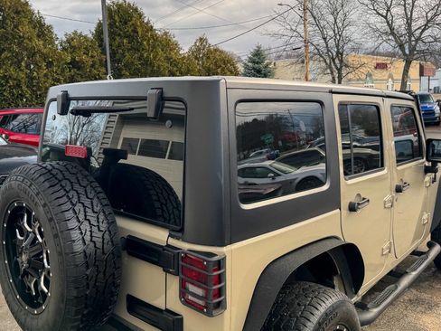 Used 2017 Jeep Wrangler Unlimited Sport w/ Connectivity Group image 34