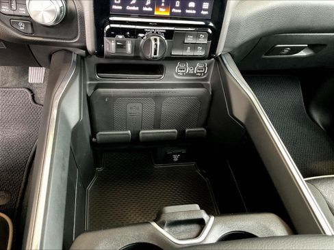 Used 2023 RAM 1500 Laramie AWD/4WD image 16