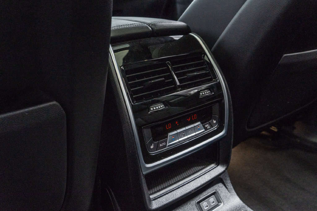 Used 2022 BMW X7 xDrive40i w/ Executive Package AWD/4WD image 33