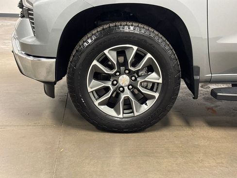 Used 2023 Chevrolet Silverado 1500 LT image 9