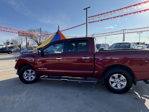 Used 2017 Nissan Titan SV image 10