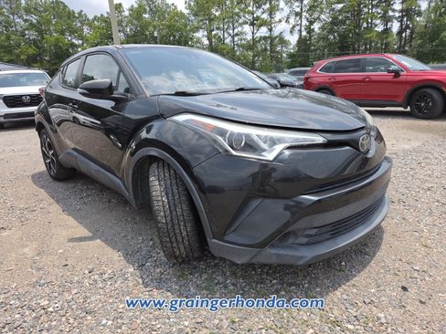 Used 2018 Toyota C-HR XLE FWD image 5