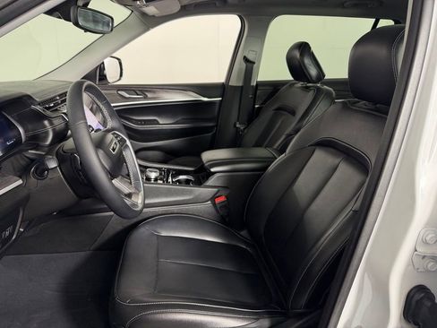 Used 2023 Jeep Grand Cherokee L Limited w/ Black Appearance Package RWD image 16