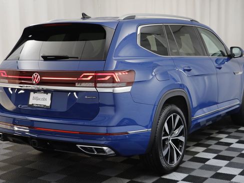 Used 2025 Volkswagen Atlas SEL Premium R-Line image 18