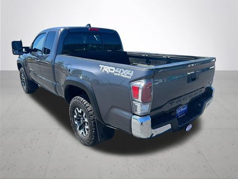 Used 2022 Toyota Tacoma TRD Off-Road w/ TRD Premium Off Road Package AWD/4WD image 9