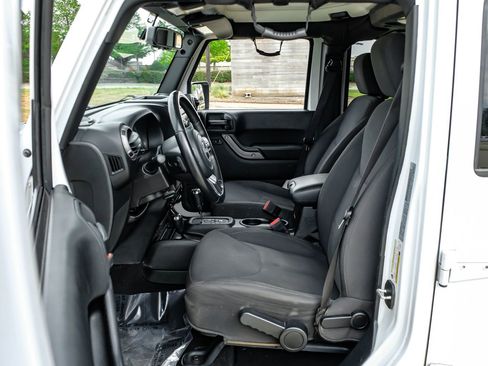 Used 2018 Jeep Wrangler Unlimited Sport S AWD/4WD image 4