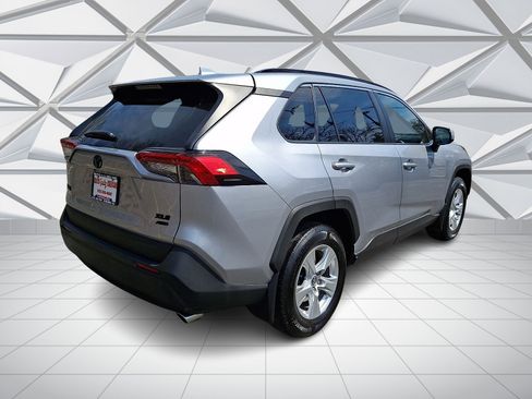 Used 2020 Toyota RAV4 XLE w/ Convenience Package image 10