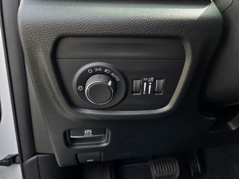 New 2025 Jeep Grand Cherokee Altitude image 22