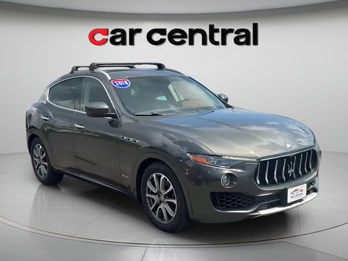 Used 2018 Maserati Levante GranLusso AWD/4WD image 3