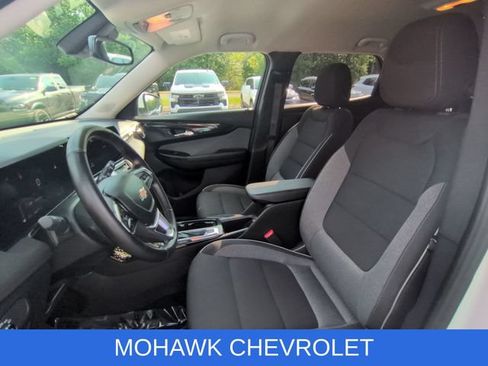 Certified 2025 Chevrolet TrailBlazer LT w/ Convenience Package AWD/4WD image 18