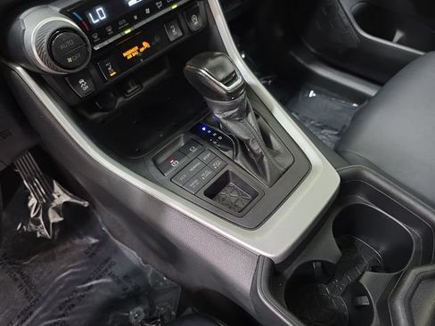 Used 2021 Toyota RAV4 XLE Premium AWD/4WD image 25