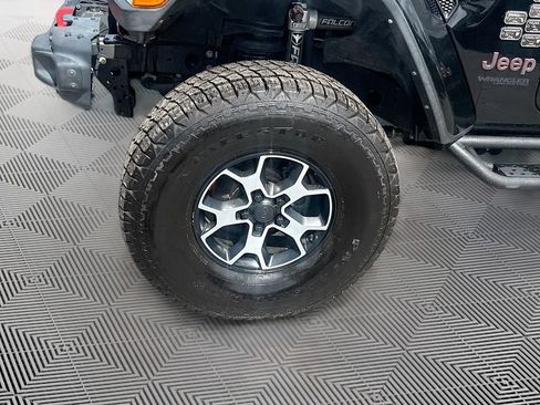 Used 2022 Jeep Wrangler Unlimited Rubicon AWD/4WD image 35