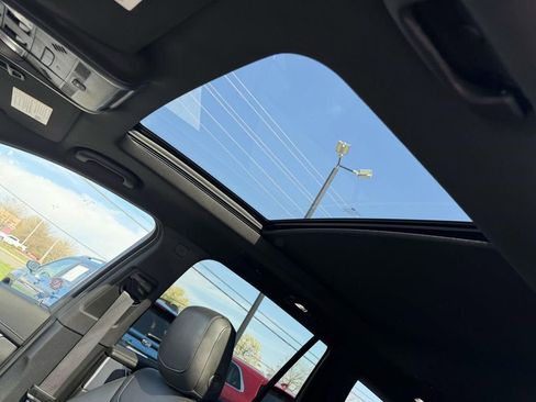 Used 2025 Cadillac XT6 Premium Luxury image 19