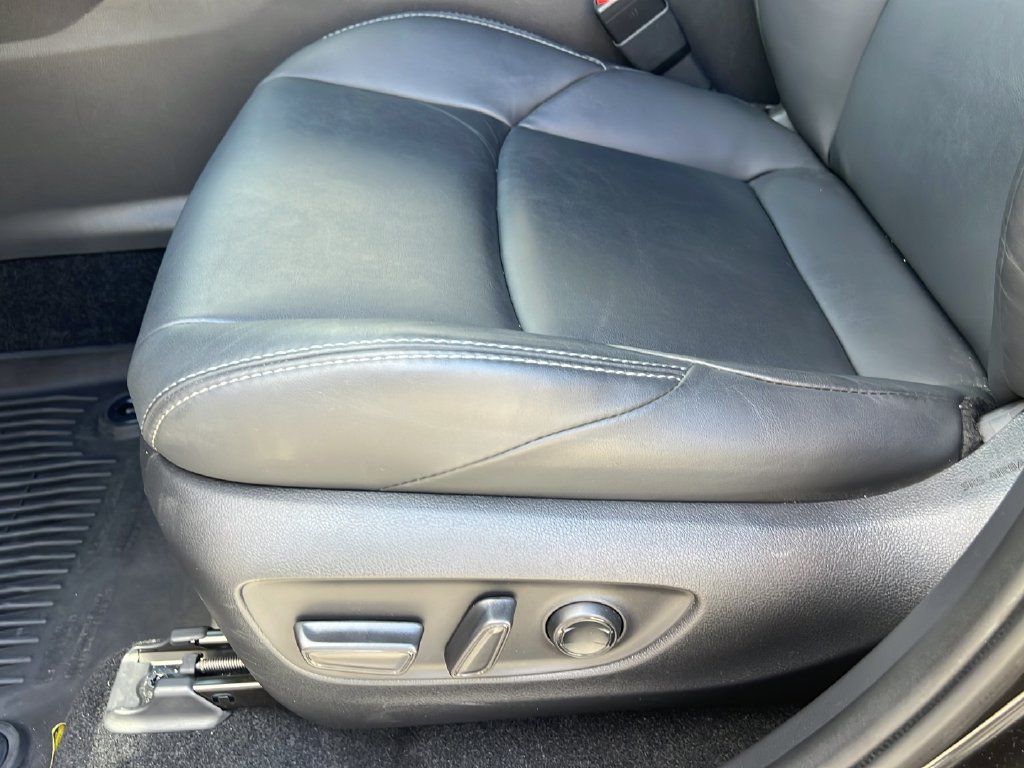 Used 2023 Toyota Venza XLE AWD/4WD image 16