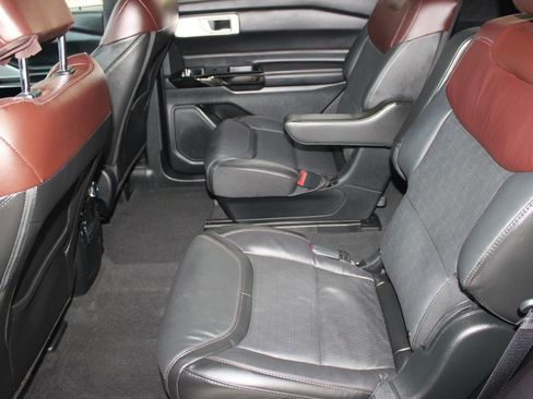 Used 2022 Ford Explorer Platinum w/ Equipment Group 601A image 30