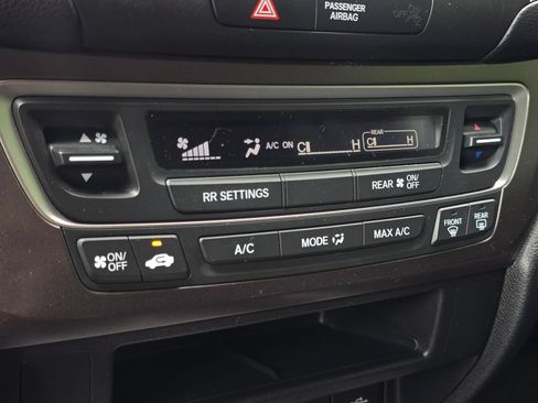 Used 2019 Honda Pilot LX image 35