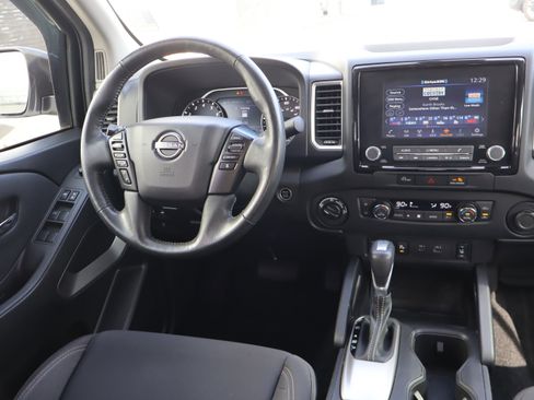 Used 2023 Nissan Frontier SV w/ Technology Package image 15