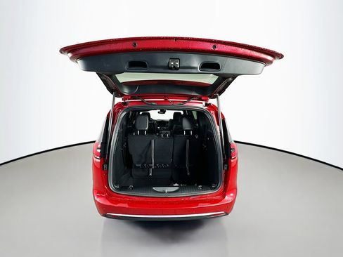 New 2027 Chrysler Pacifica Select FWD image 15
