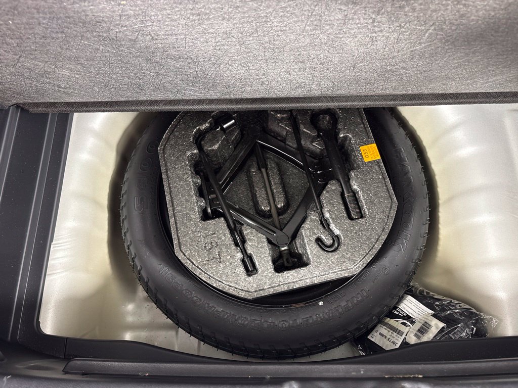 Used 2024 Hyundai Venue SEL FWD image 15