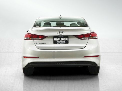 Used 2017 Hyundai Elantra SE w/ SE A/T Tech Package 03 FWD image 4