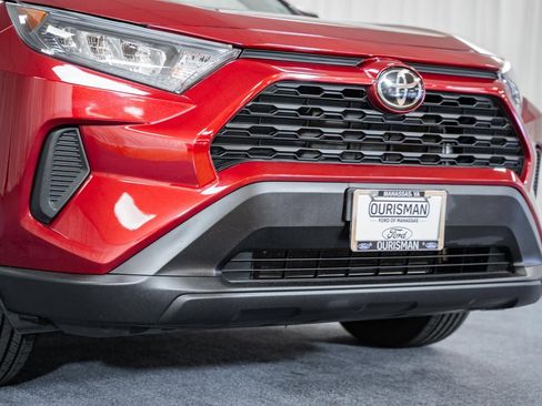 Used 2021 Toyota RAV4 LE image 10