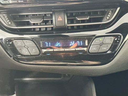 Used 2018 Toyota C-HR XLE FWD image 12