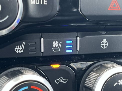 Used 2019 RAM 1500 Laramie AWD/4WD image 41