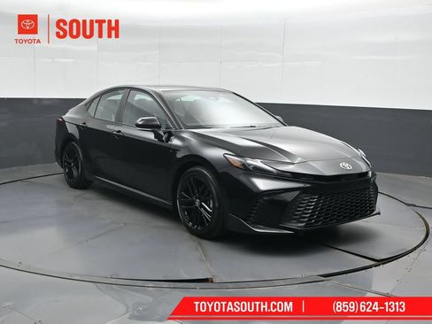 Used 2026 Toyota Camry SE FWD image 4