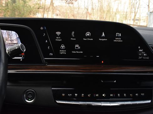 Used 2023 Cadillac Escalade ESV Luxury image 40