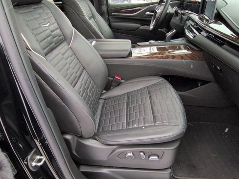 Certified 2024 Cadillac Escalade Sport Platinum w/ LPO, ONYX Package image 27