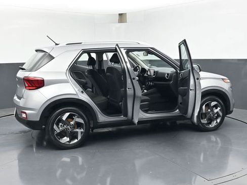 Used 2025 Hyundai Venue SEL FWD image 49