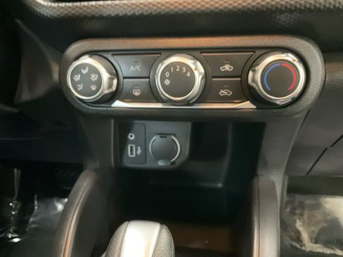 Used 2022 Nissan Kicks S image 17