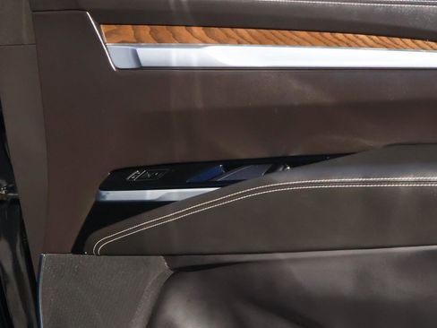 Used 2025 Cadillac Escalade Premium Luxury Platinum image 25