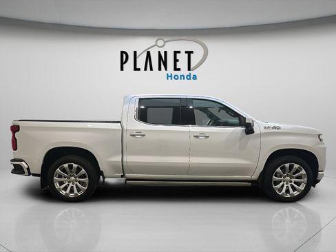 Used 2020 Chevrolet Silverado 1500 High Country w/ Technology Package AWD/4WD image 3
