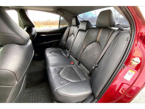 Used 2018 Toyota Camry XLE image 22