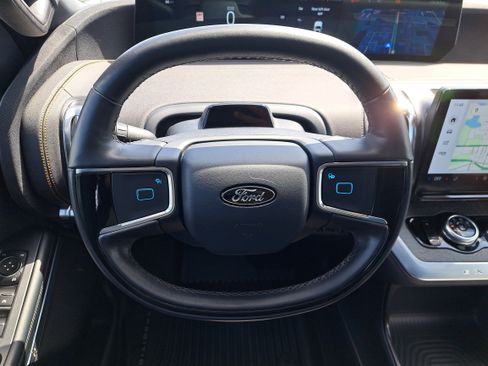 Used 2025 Ford Expedition Tremor image 18