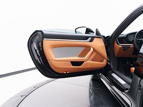 Used 2024 Porsche 911 Carrera S image 38